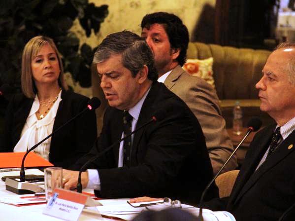 Enrique Riera es confirmado como Ministro del Interior