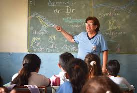 docentes en aulas