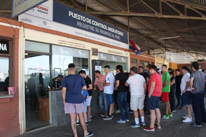 migraciones-hinchas-futbol-control-falcon-696x464