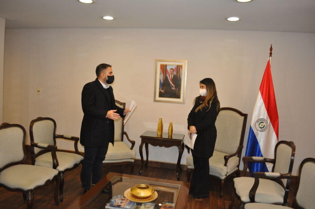 Reunión con Minstra MJ - Ministro de la SNJ