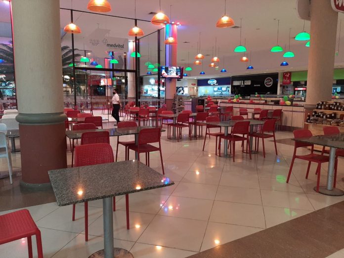Patios-comida-shopping-696x522