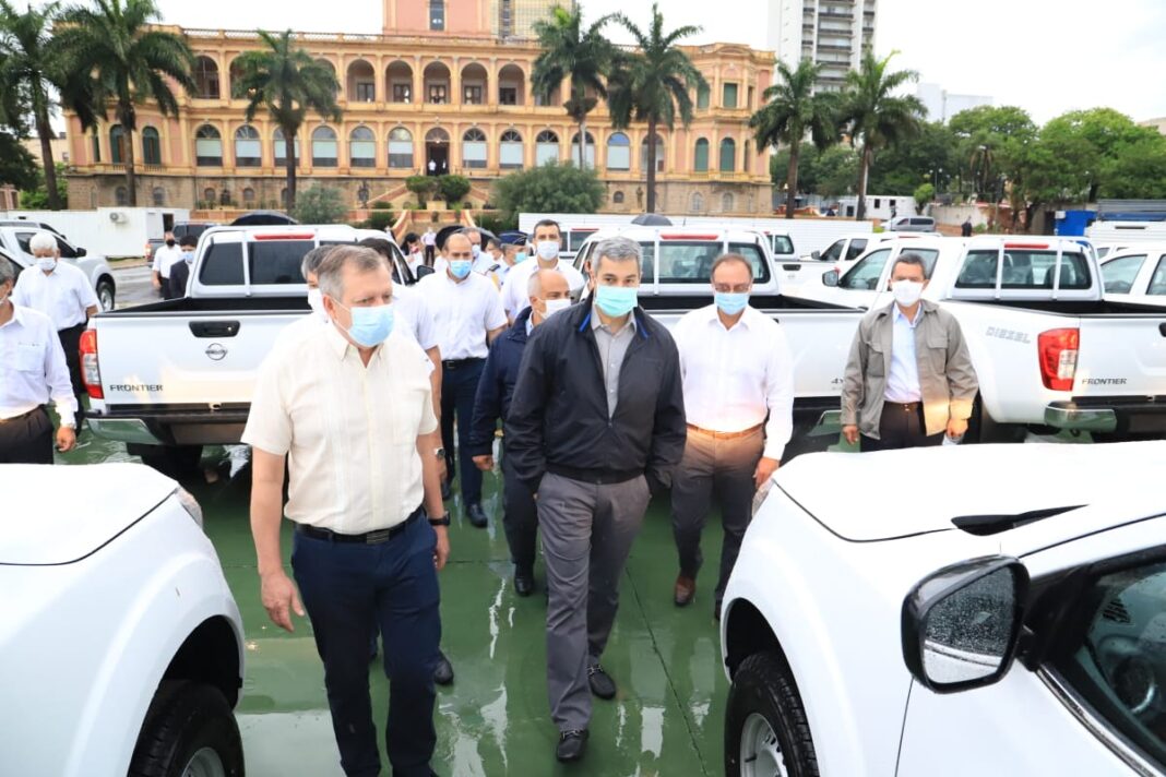 Presidente Mario Abdo Benítez verificó vehículos adquiridos por el MAG