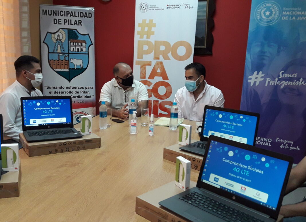 Secretaria Nacional de la Juventud entrega equipos informáticos a 4 municipios de Ñeembucú