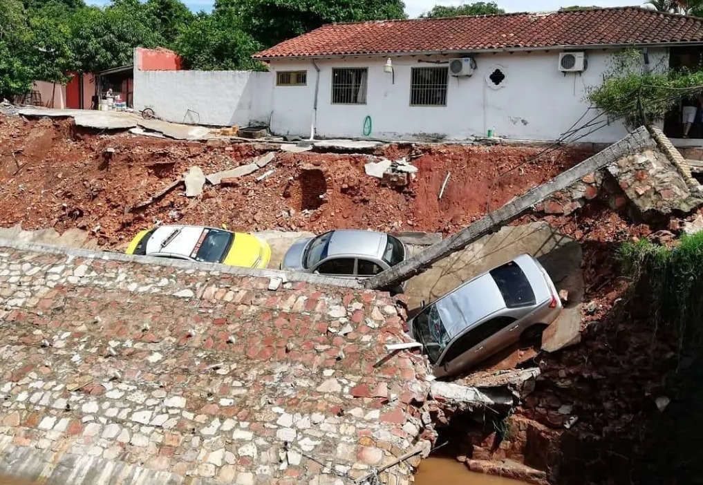Screenshot_2021-02-01-Vehiculos-caidos-a-arroyo-Lambare-fueron-rescatados