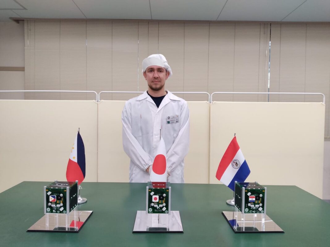 Joven de Ñeembucú parte de la construcción del primer satélite de Paraguay