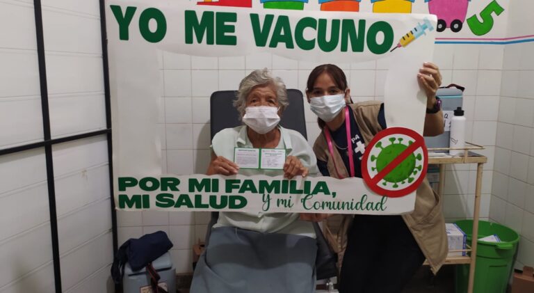 Covid-19: Adultos mayores a 65 años serán inmunizados desde este martes en San Pedro Covid-19: Adultos mayores a 65 años serán inmunizados desde este martes en San Pedro