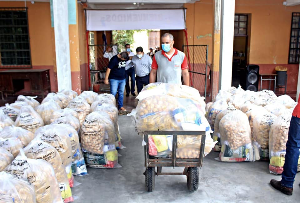 Se inició cuarta entrega de kits de alimentos a alumnos matriculados de Ñeembucú