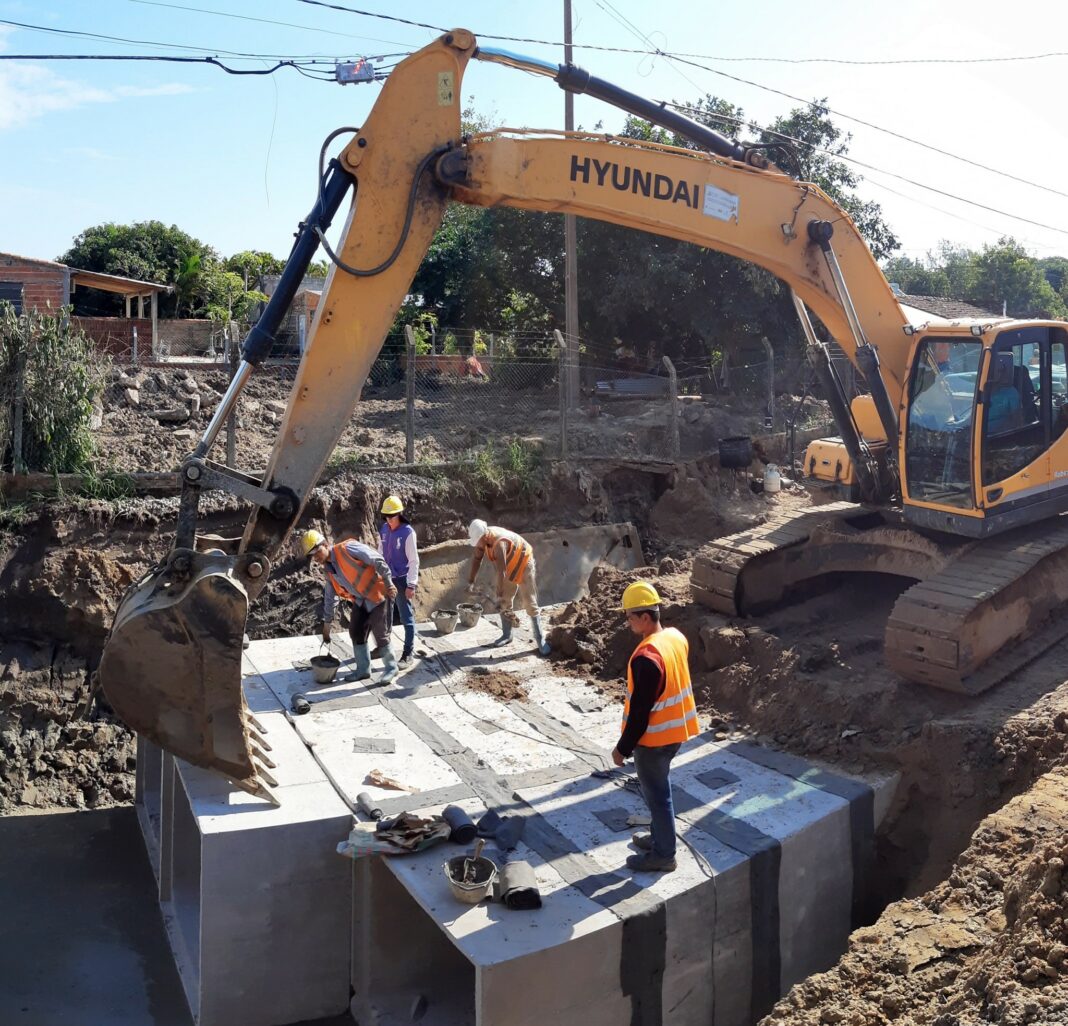 Avanza construcción de desagüe pluvial en Pilar