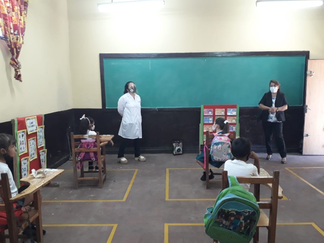 alumnos en aula Ñeembucú Todo listo para inicio de clases en Ñeembucú