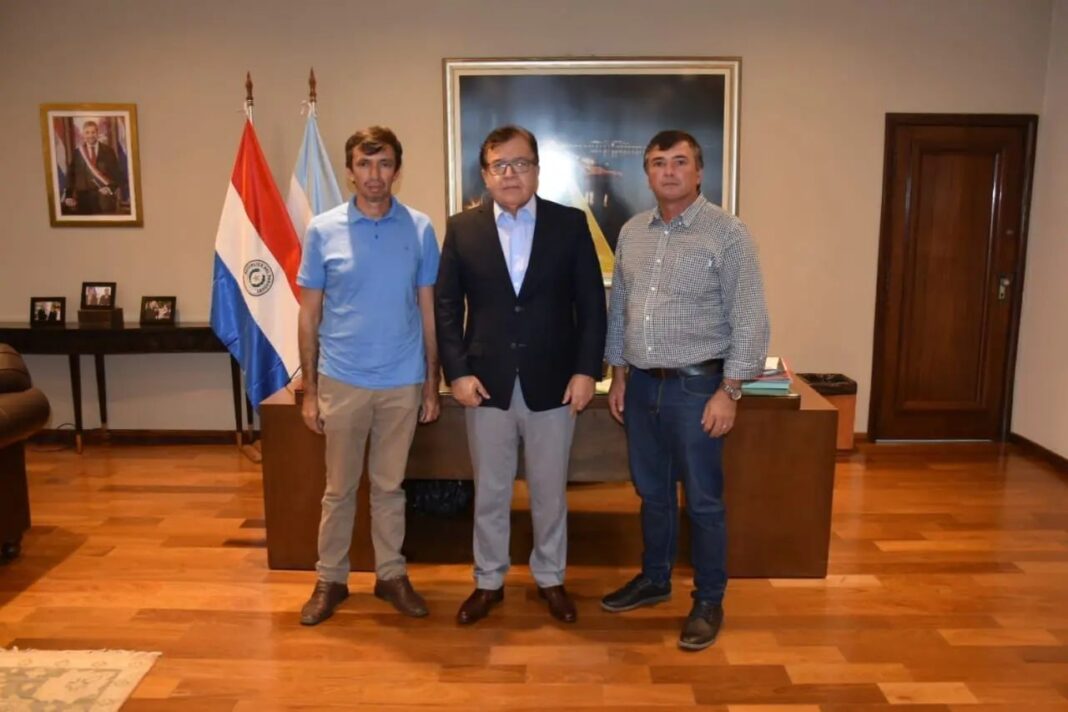 Municipios de Ñeembucú recibieron aportes de la EBY