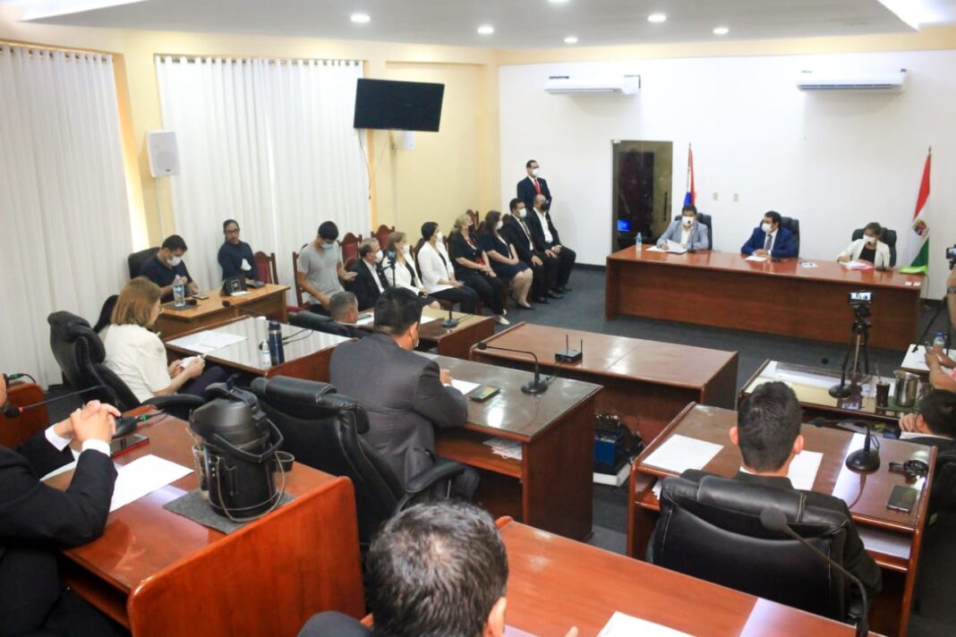 Gobernador de Ñeembucú rindió informe de Gestión ante la Junta Departamental