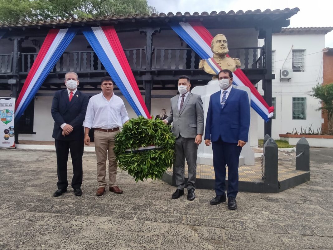 Rinden homenaje a los héroes frente al busto del Mcal. López en Pilar