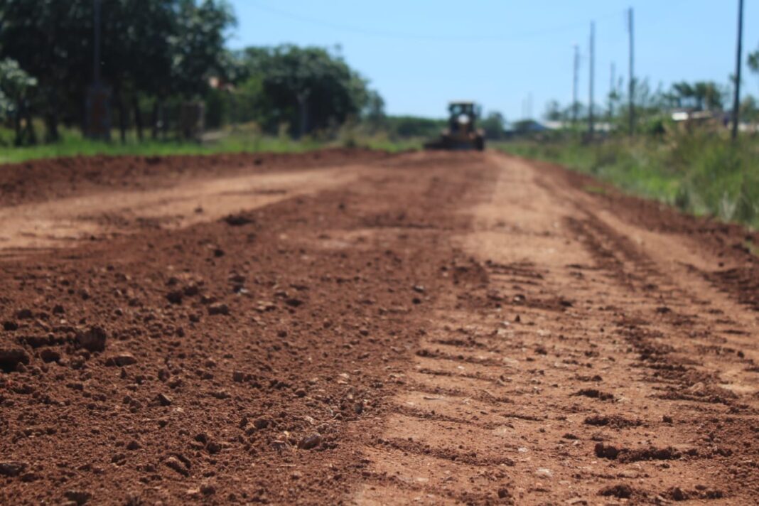Tras lluvias Obras Públicas Retoma reparación de caminos en Ñeembucú