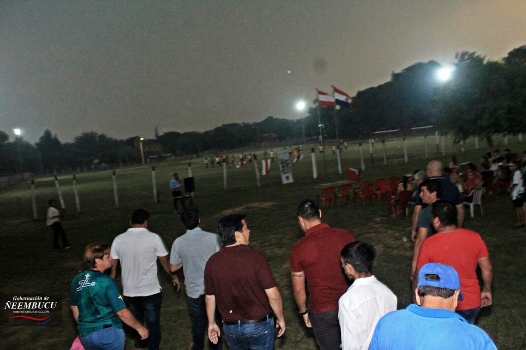 Inauguran lumínica en cancha de Cerrito