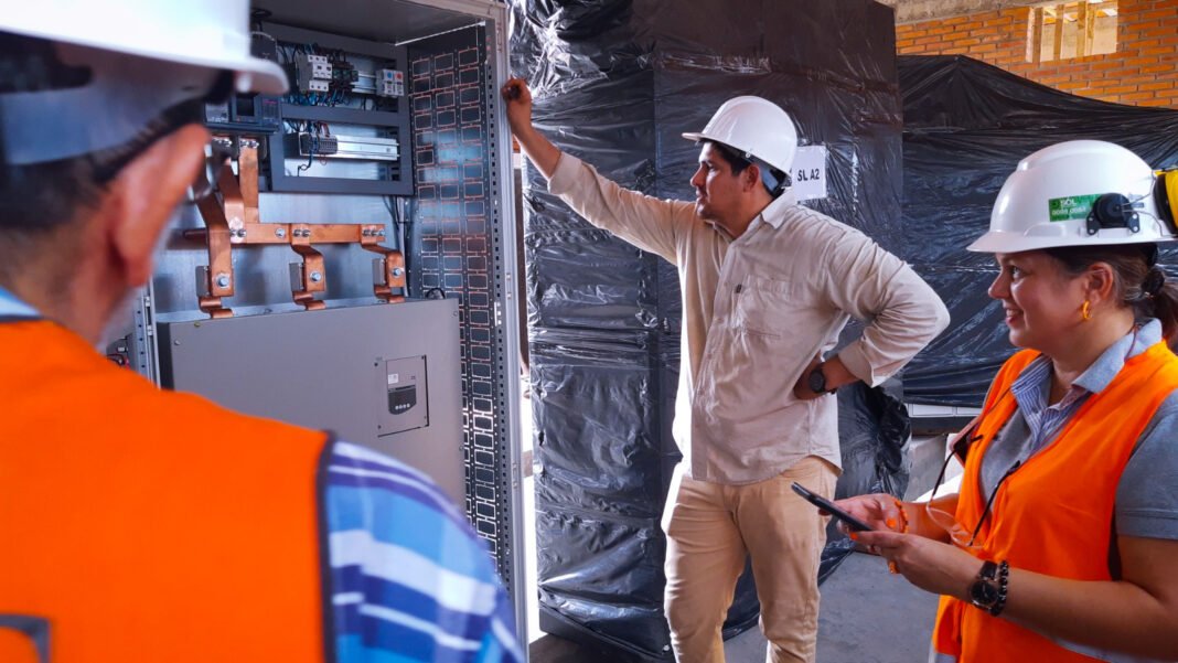 Tableros eléctricos llegan Pilar para la estación de Bombeo