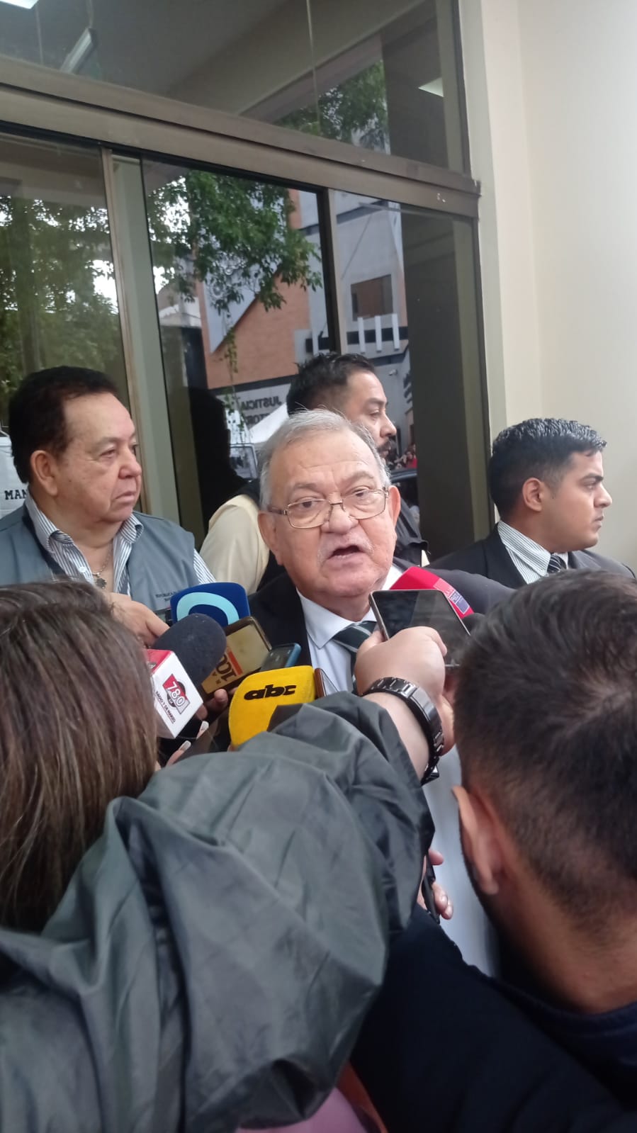 elecciones generales maletines viaje pais