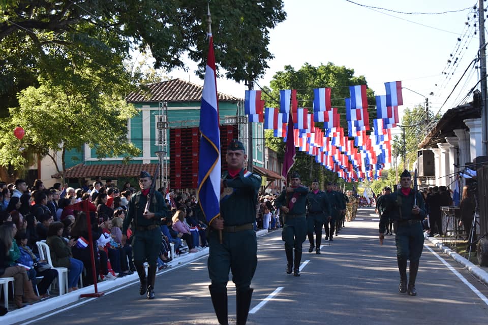 Desfile Patrio abrieron festejos en la Ciduad de Pilar