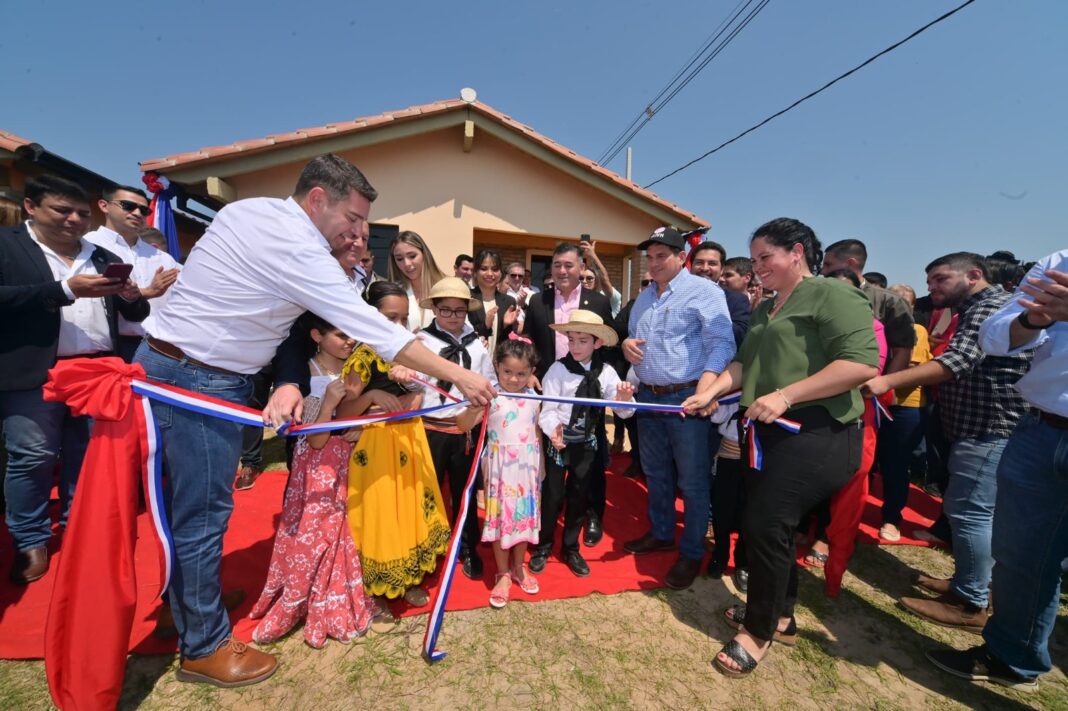 Anuncian construcción de las primeras 100 viviendas en Pilar