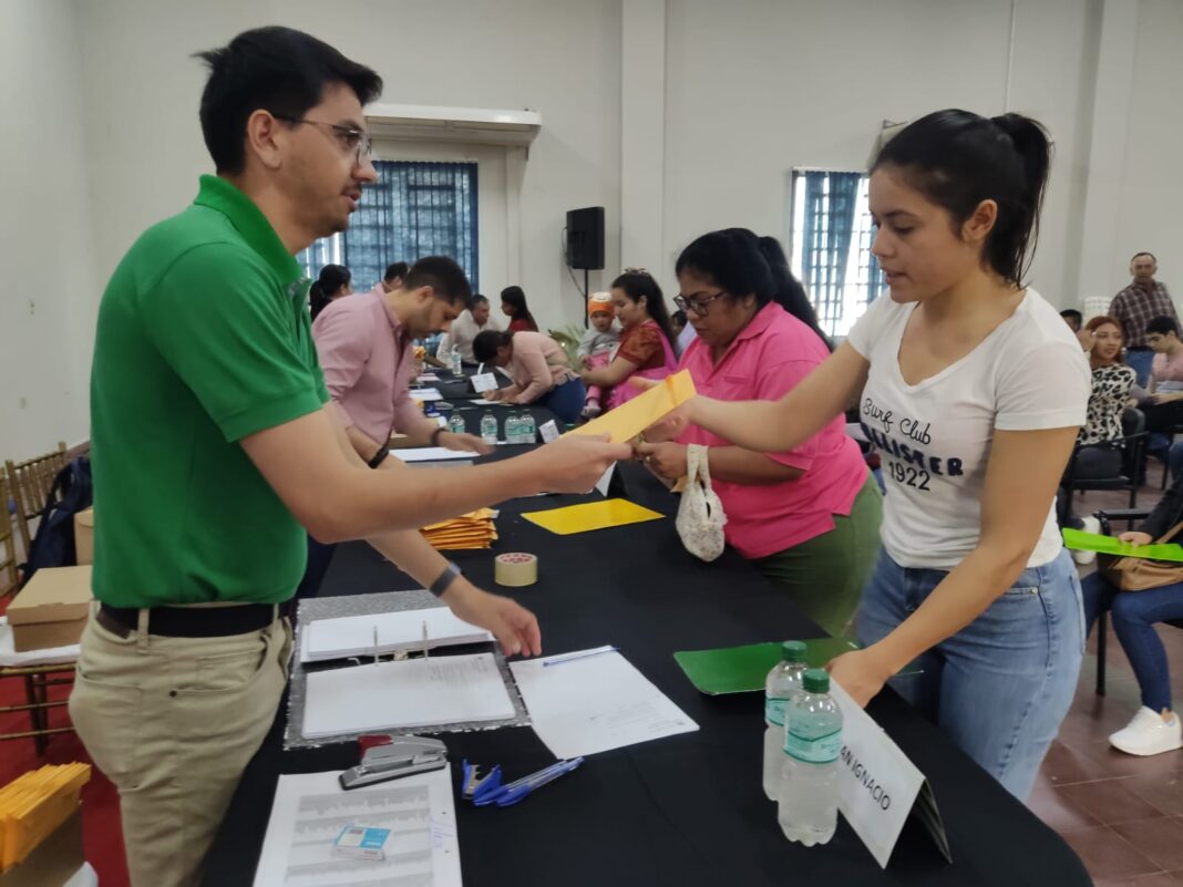 Más de 300 Jóvenes se aprestan para rendir exámens de admisión a becas del Gobierno Nacional