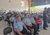 Agentes de la Policía Nacional sentados en un salón de conferencias