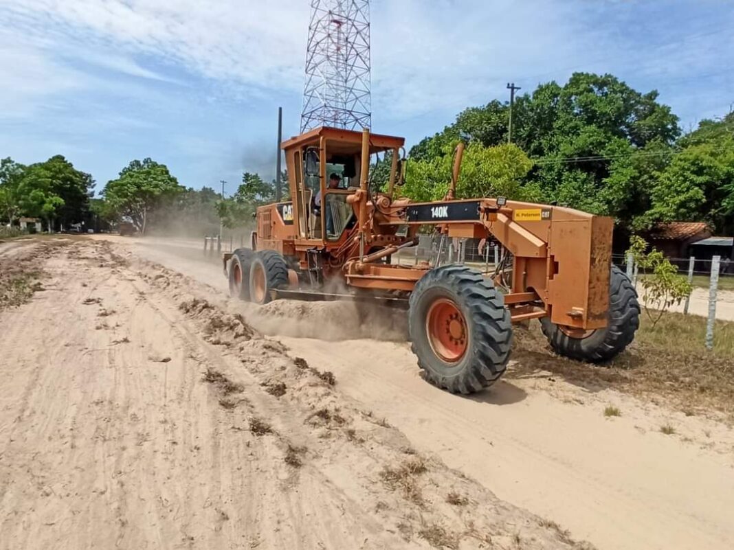 Reparan caminos vecinale en Ñeembucú