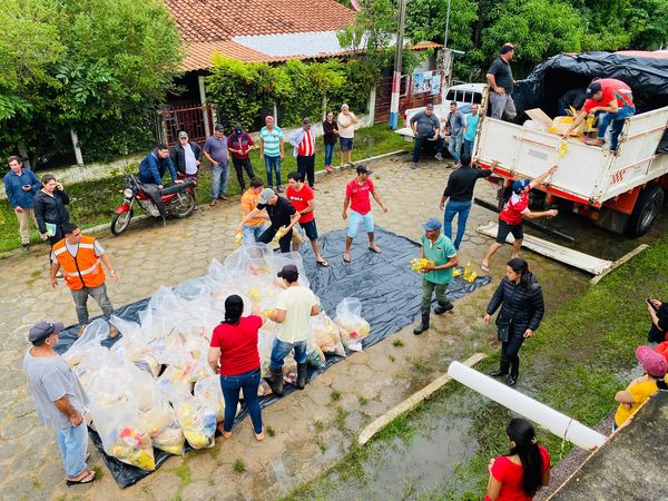 Gobierno del Paraguay asiste a pobladores de Ñeembucú