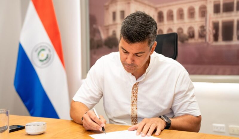 firma-decreto-santiago-pena-1024x683