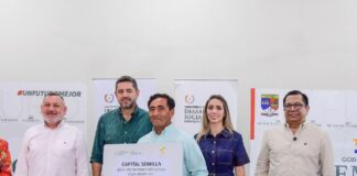 Gobierno Nacional refuerza apoyo a Ñeembucú entregando subsidios, capital semilla con gran impacto social