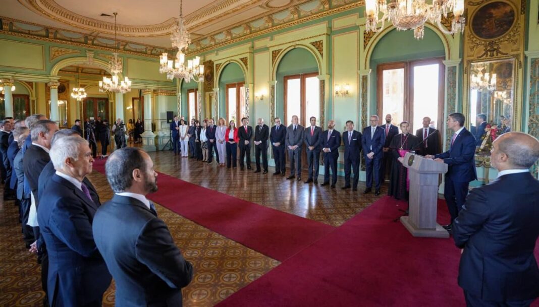 pena-cuerpo-diplomatico-e1765810407553