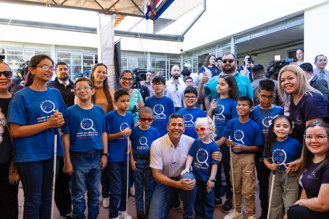 presidente de la república con niños