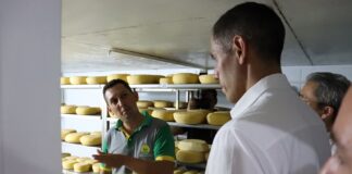 Nuevo Embajador de Taiwán visitó a productores lecheros de San Pedro