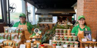 Productores acercan alimentos frescos y fortalecen la economía familiar en la feria “De Raíz” del MAG