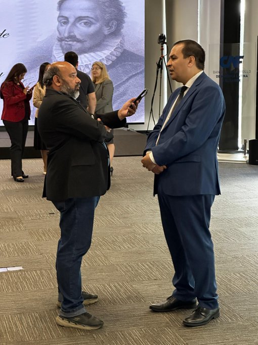 Secretaría de Políticas Lingüísticas entrega reconocimiento a promotores de la lengua española