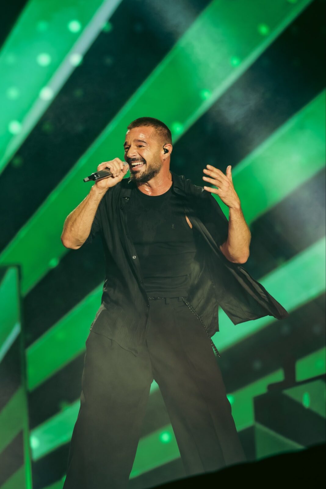 Ricky Martin conquista corazones de almas que despertaron su lado adolescente