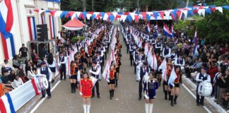 Destacan exitosa participación durante desfile estudiantil en homenaje a la Patria y a las Madres en San Pedro