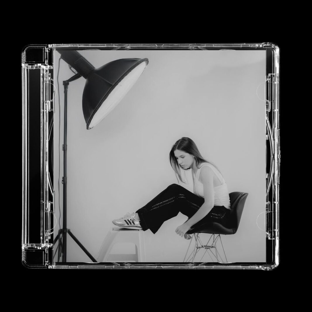 Mavi Zacarías presenta su álbum debut «bitAcOra»