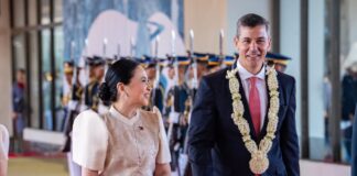 Presidente de la República arriba a Filipinas para desarrollar una agenda oficial y empresarial