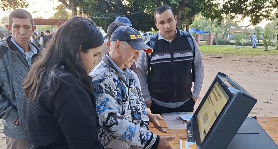 TSJE valora exitosa jornada electoral y buena adaptación de electores con las máquinas de votación